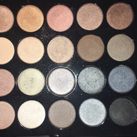 Essential eyes 28 color eyeshadow palette - Picture 4 of 5